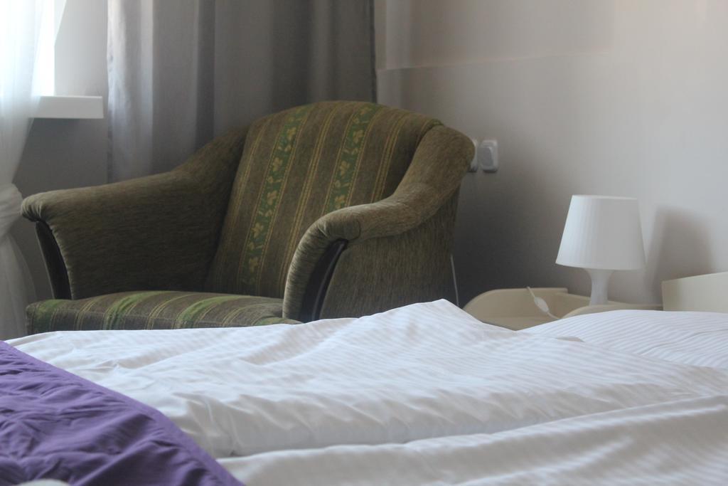 Hotel Pod Debem ジェロナ・グラ エクステリア 写真