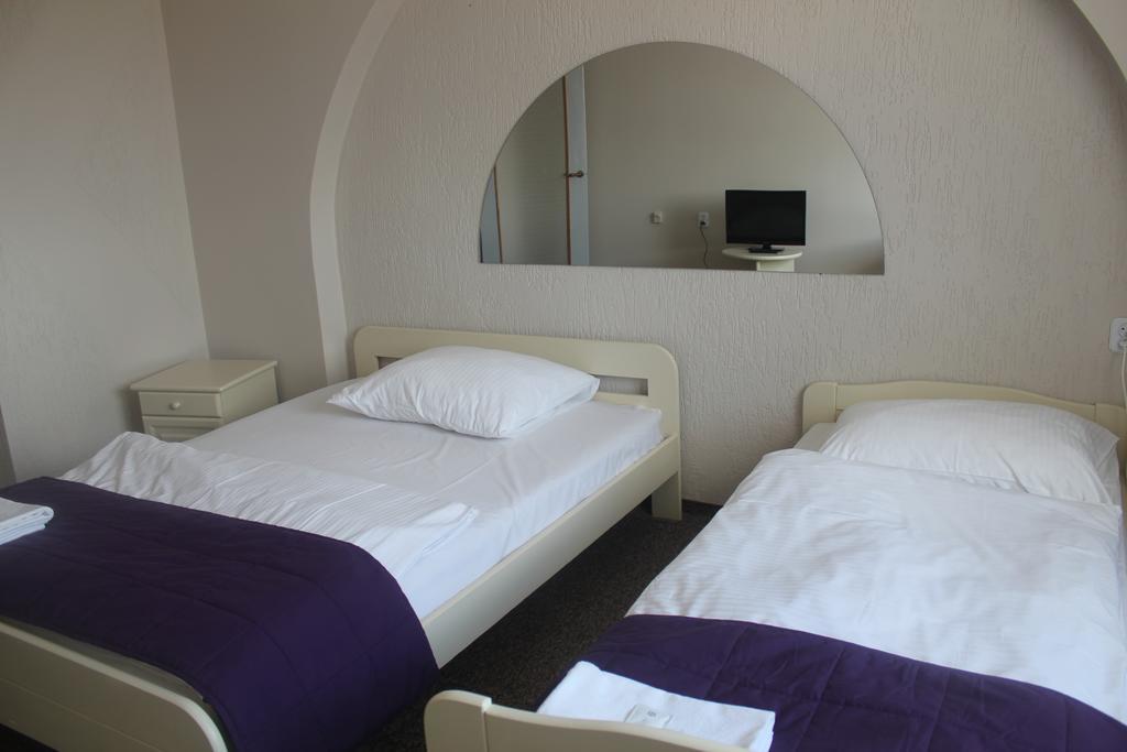 Hotel Pod Debem ジェロナ・グラ エクステリア 写真